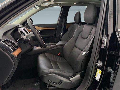 2025 Volvo XC90 B6 Plus 7-Seater