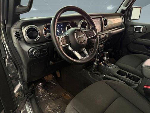 Granite Crystal Metallic Clearcoat 2023 Jeep Wrangler 4-Door Sahara 4x4