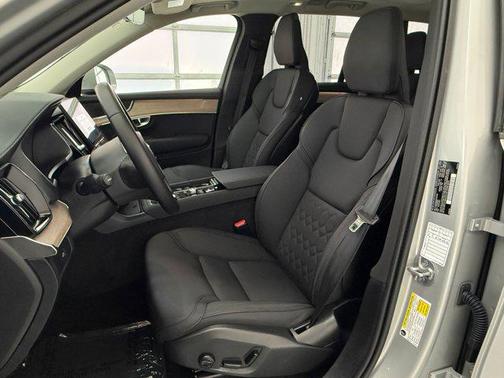 2025 Volvo XC90 B6 Plus 7-Seater