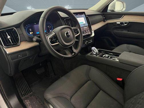 2025 Volvo XC90 B6 Plus 7-Seater