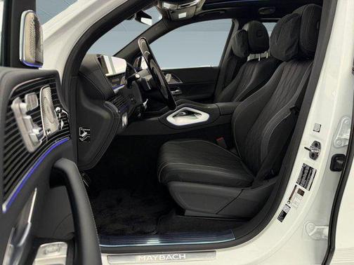 MANUFAKTUR Moonlight White Metallic 2026 Mercedes-Benz Maybach GLS 600 4MATIC