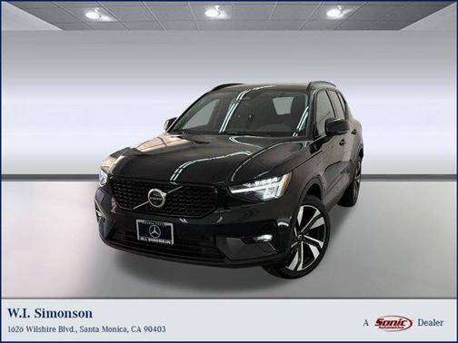 2025 Volvo XC40 B5 Plus Dark Theme