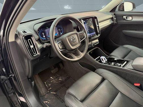 2025 Volvo XC40 B5 Plus Dark Theme