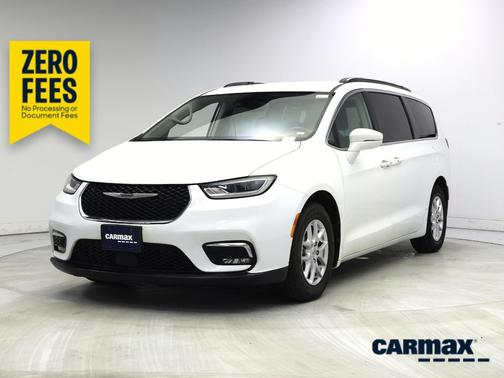 White 2022 Chrysler Pacifica Touring L