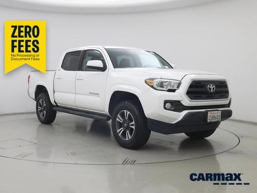 White 2016 Toyota Tacoma SR5