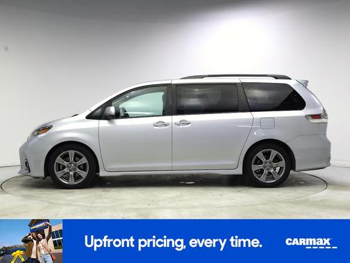 Silver 2019 Toyota Sienna SE