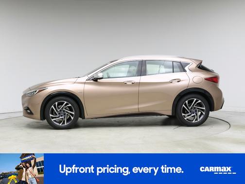 2017 INFINITI QX30 Premium