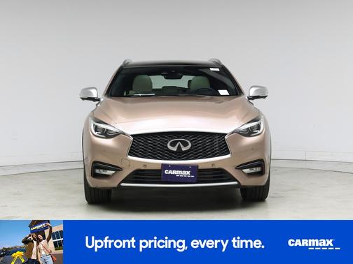 2017 INFINITI QX30 Premium