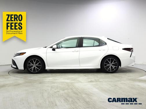 White 2023 Toyota Camry Hybrid SE