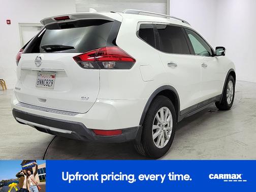 White 2017 Nissan Rogue SV