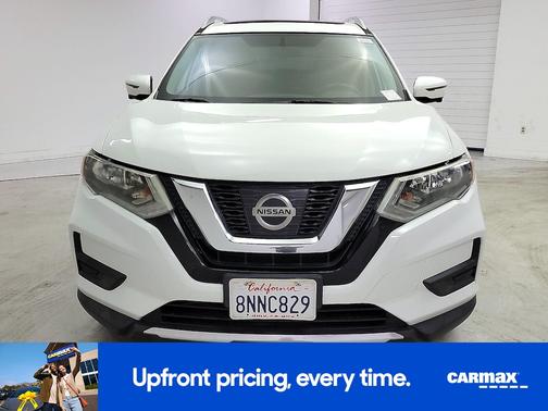 White 2017 Nissan Rogue SV