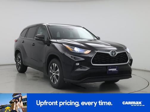 Black 2024 Toyota Highlander XLE