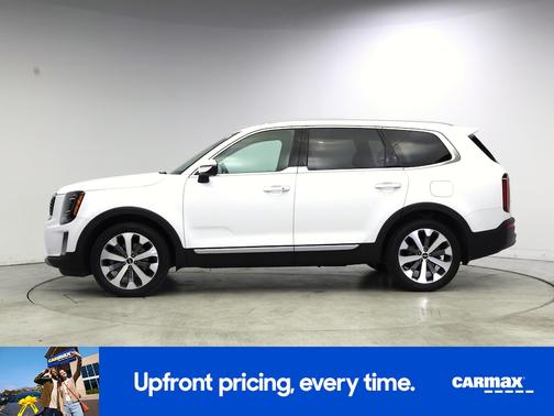 White 2022 Kia Telluride S