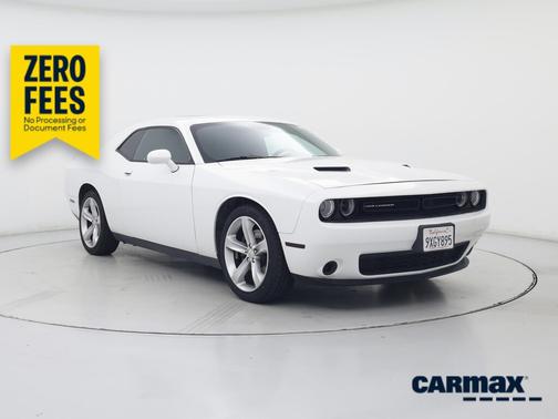 White 2016 Dodge Challenger SXT