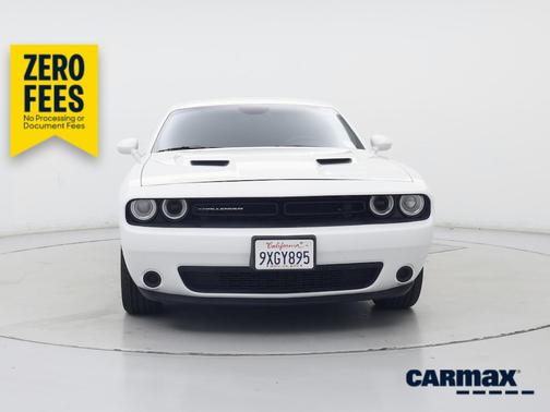 White 2016 Dodge Challenger SXT