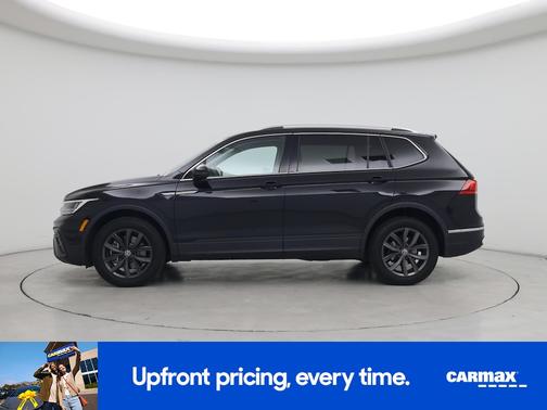 Black 2023 Volkswagen Tiguan SE
