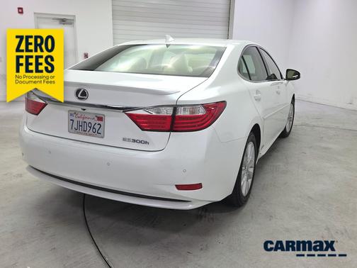 White 2015 Lexus ES 300h