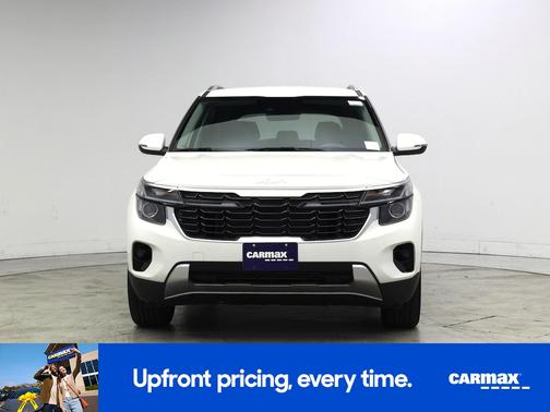 White 2025 Kia Seltos S