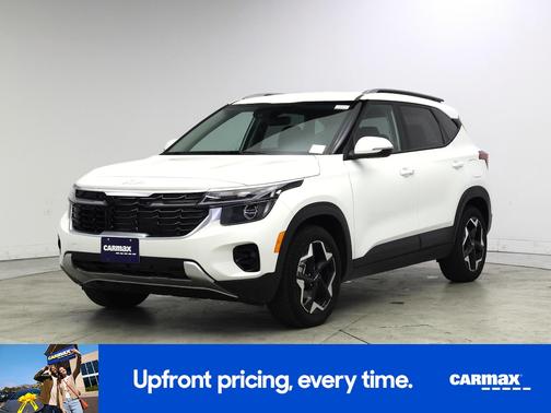 White 2025 Kia Seltos S