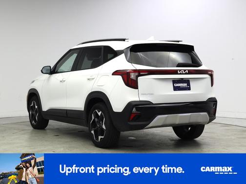 White 2025 Kia Seltos S