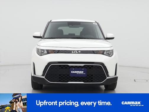 White 2025 Kia Soul LX