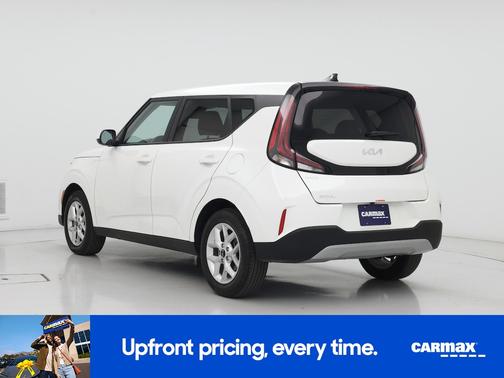 White 2025 Kia Soul LX