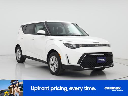 White 2025 Kia Soul LX