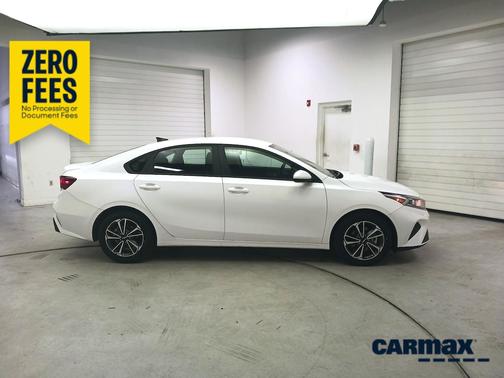 White 2023 Kia Forte LXS