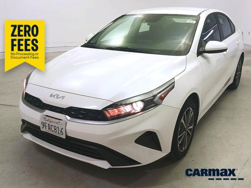 White 2023 Kia Forte LXS