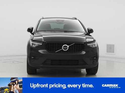 2025 Volvo XC40 B5 Plus Dark Theme