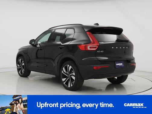 2025 Volvo XC40 B5 Plus Dark Theme