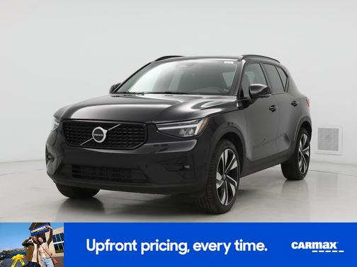 2025 Volvo XC40 B5 Plus Dark Theme