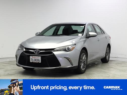 Silver 2017 Toyota Camry SE