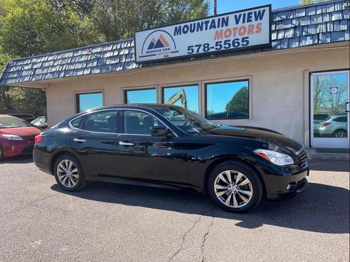 Black 2014 INFINITI Q70 3.7X