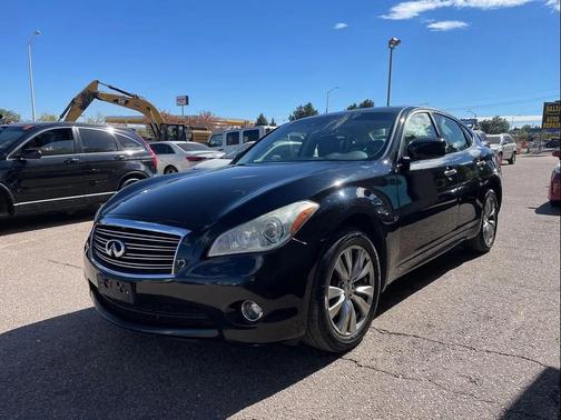 Black 2014 INFINITI Q70 3.7X