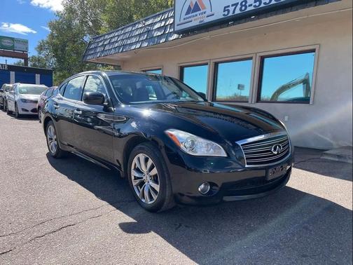 Black 2014 INFINITI Q70 3.7X