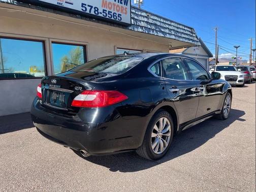 Black 2014 INFINITI Q70 3.7X