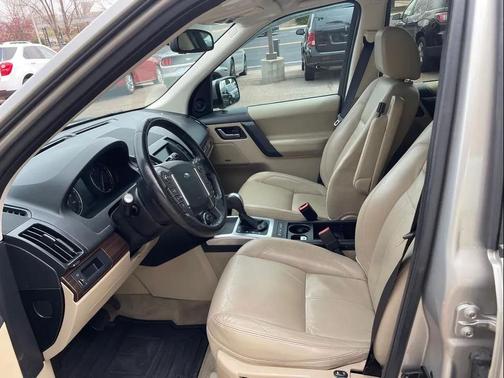 Ipanema Sand Metallic 2014 Land Rover LR2