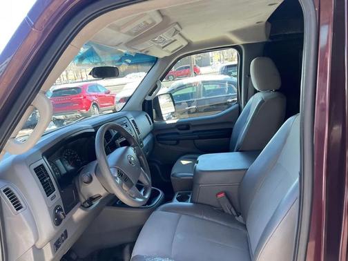 2013 Nissan NV Cargo NV2500 HD SV V8