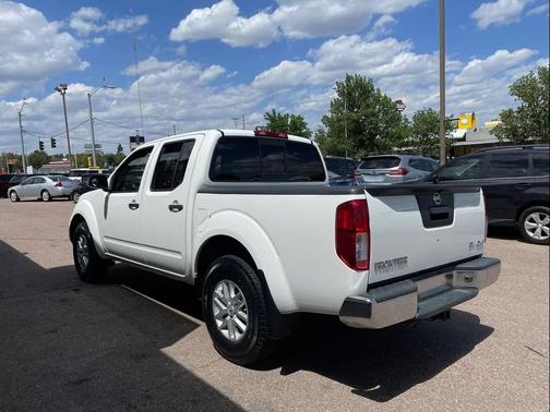 Glacier White 2018 Nissan Frontier SV