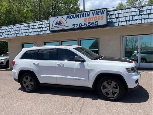 Bright White Clearcoat 2013 Jeep Grand Cherokee Laredo