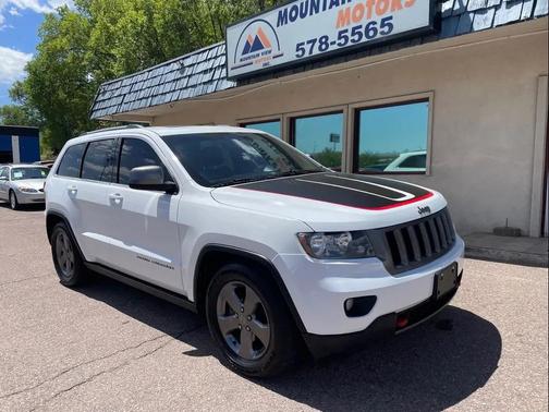 Bright White Clearcoat 2013 Jeep Grand Cherokee Laredo