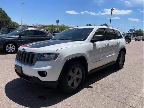 Bright White Clearcoat 2013 Jeep Grand Cherokee Laredo