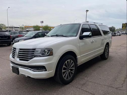 White Platinum Metallic Tri-Coat 2015 Lincoln Navigator Base