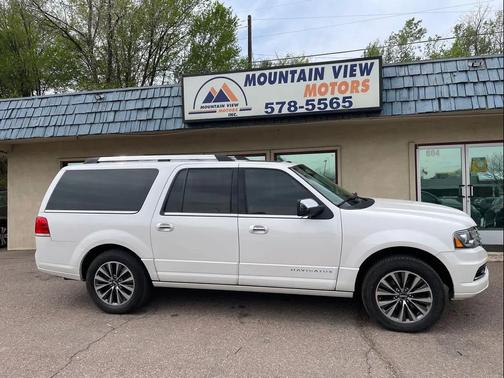 White Platinum Metallic Tri-Coat 2015 Lincoln Navigator Base