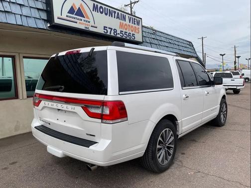 White Platinum Metallic Tri-Coat 2015 Lincoln Navigator Base
