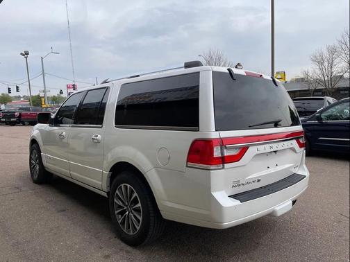 White Platinum Metallic Tri-Coat 2015 Lincoln Navigator Base