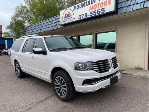 White Platinum Metallic Tri-Coat 2015 Lincoln Navigator Base
