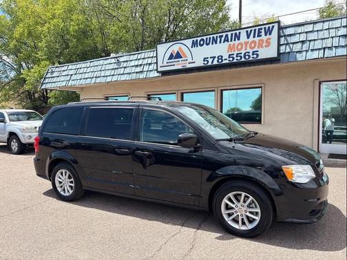 Brilliant Black Crystal Pearlcoat 2015 Dodge Grand Caravan SXT