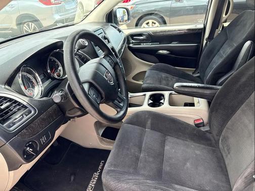 Brilliant Black Crystal Pearlcoat 2015 Dodge Grand Caravan SXT